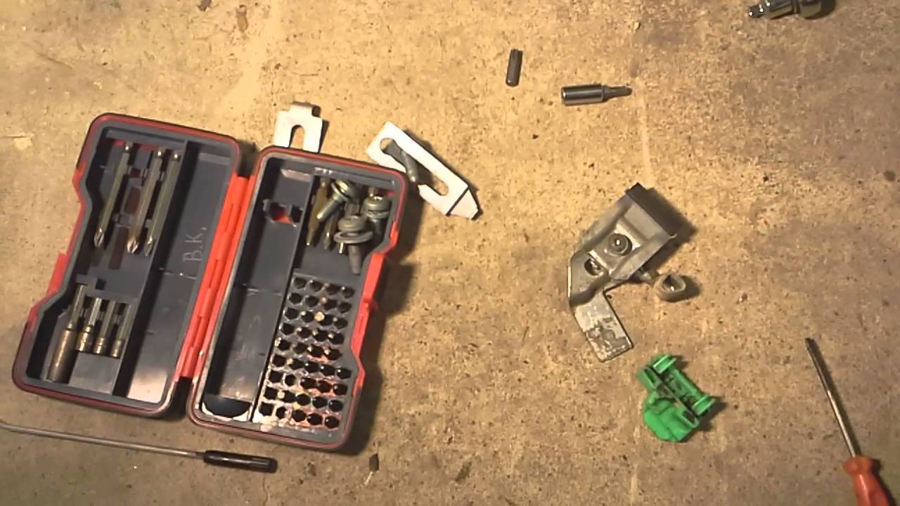 Problem z podnoszeniem się szyby Audi A4 B5. Uszkodzony ślizg szyby. cz. 1