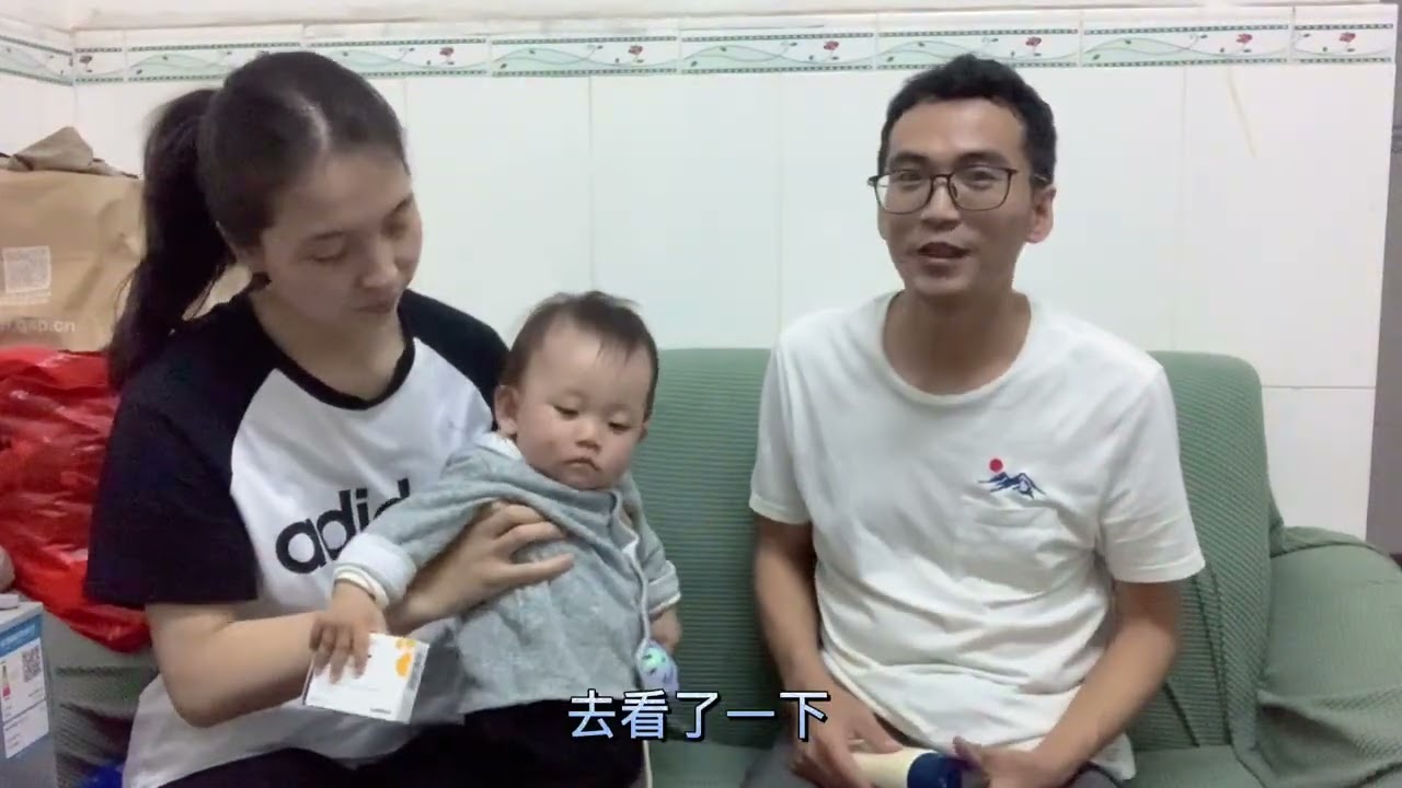 宝宝脸上疑似水痘，吓到媳妇了，小君赶紧请假带去医院，到底是啥