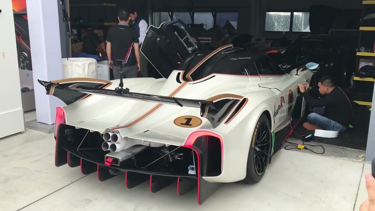 Pagani Huayra R US debut startup and revving