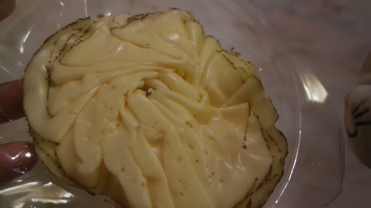 Fol Epi Extra Fines Rosmarin unbox und paar scheiben brot dazu