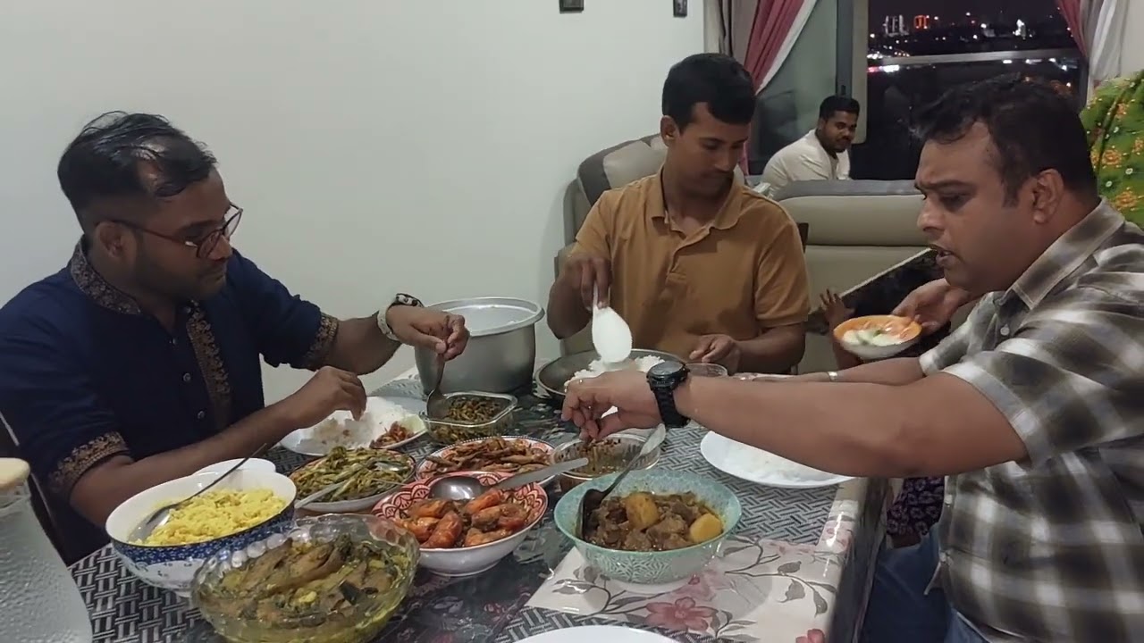 দেশের খাবারের আসলে মজায় আলাদা। 