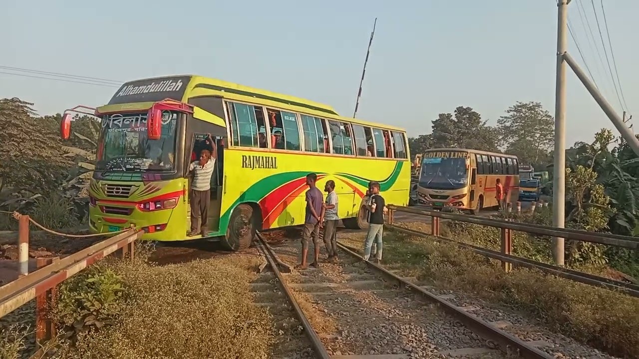 ভাঙা থেকে ফরিদপুর মহাসড়ক মেরামতের কাজ চলমান। 