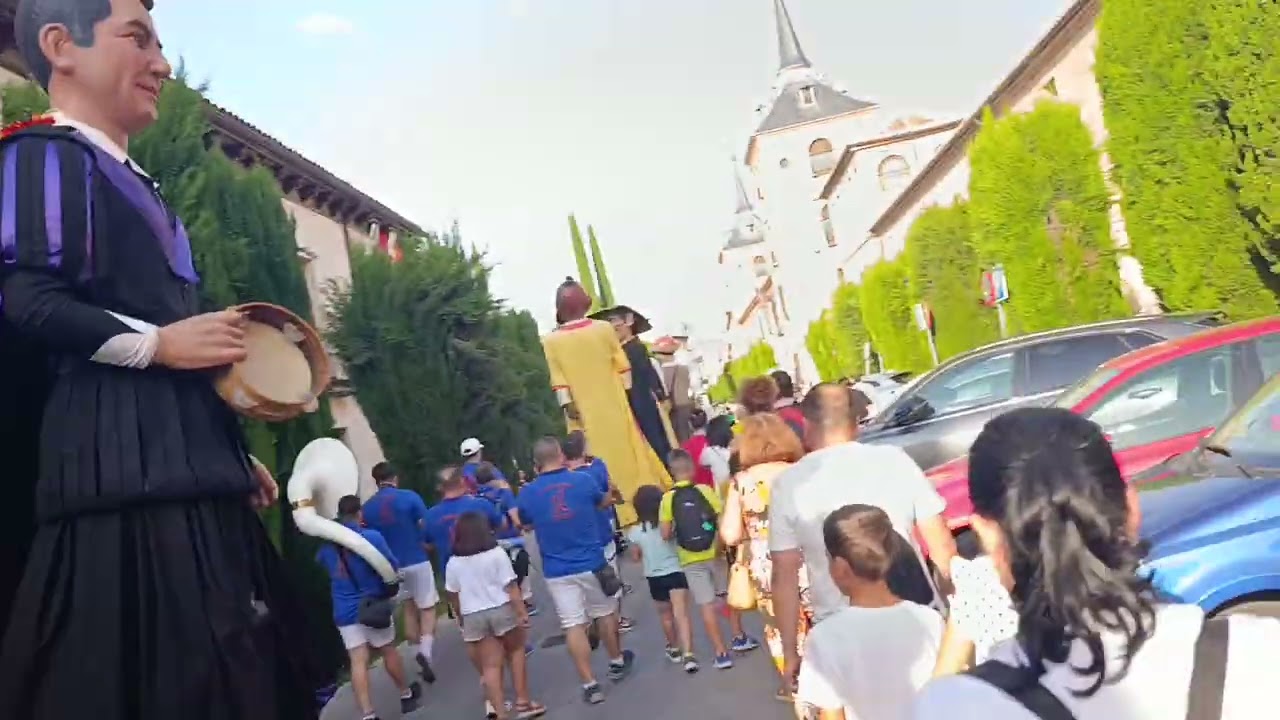 Gigantes y cabezudos de Alcalá de Henares Cap11