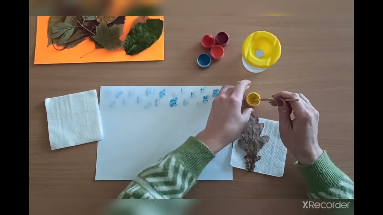 Заняття з малювання. Малювання осіннім листям. Середня група