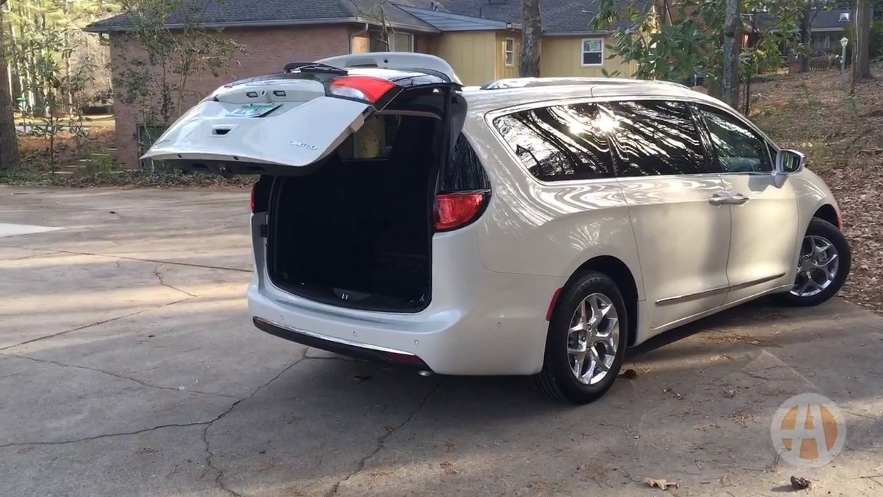 2017 Chrysler Pacifica: Stow 'n Vac