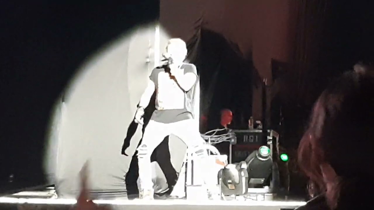 Guns N` Roses - Abertura de Welcome To The Jungle - Show no Estádio Mineirão - Belo Horizonte