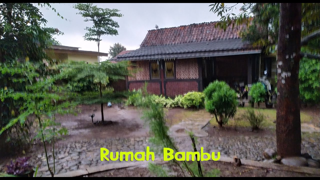 Rumah Bambu  Adem dan Asri
