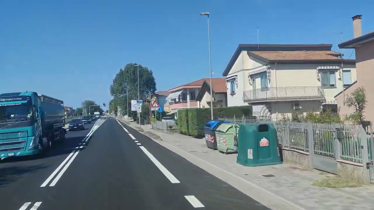 Velence? Laguna? Kamionnal? Persze csak épp a város picit messze van. SS309 út 