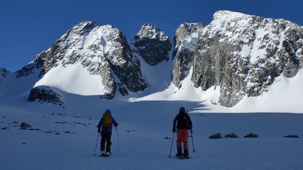 CHASING THE WINDS - Backcountry Snowboarding In Wyoming's Wind River Range