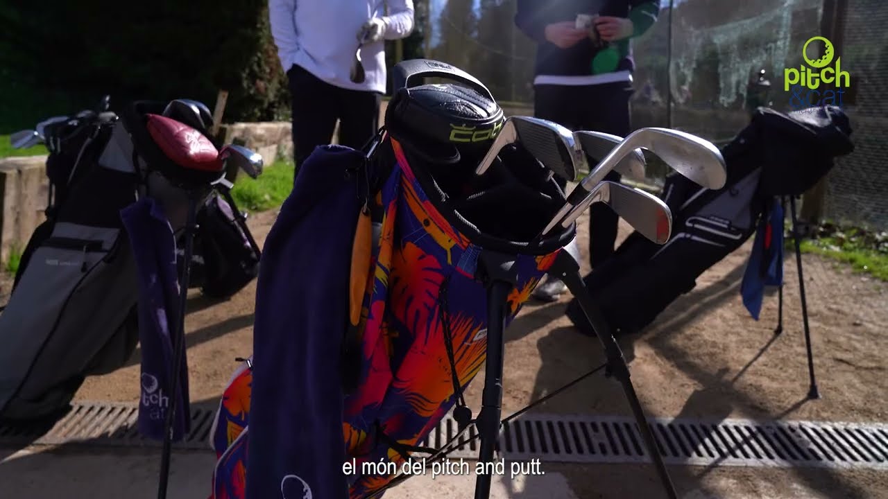 QUI SON ELS PINK BEAKS? | Pitch & Cat