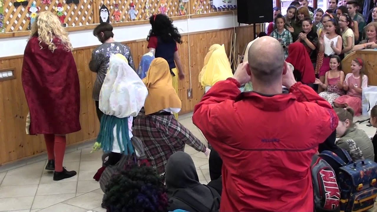 Farsang 2014 Andocs Hófehérke és a több mint 7 törpe 2.osztály