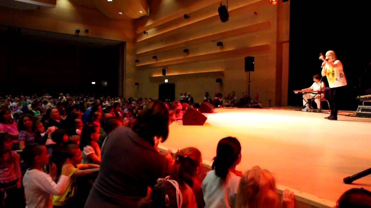 Telt ház Halász Judit koncertjén Debrecenben