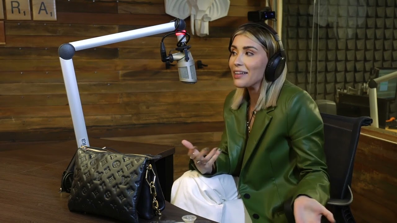 Priscy Escoto califica los outfits de los locutores de #LaCaminera 🤪