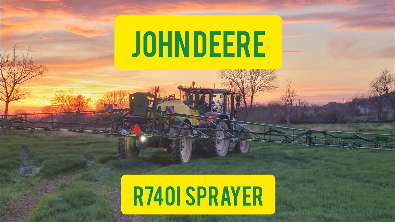 Munkák a John Deere vontatott permetezőjével / Work with JD trailed sprayer.