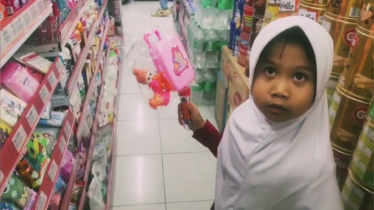 Beli permen gratis mainan 