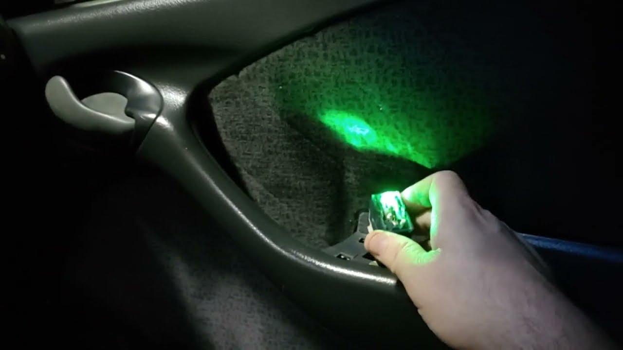 Instalando novos Leds nos botões dos vidros - Fiat Marea
