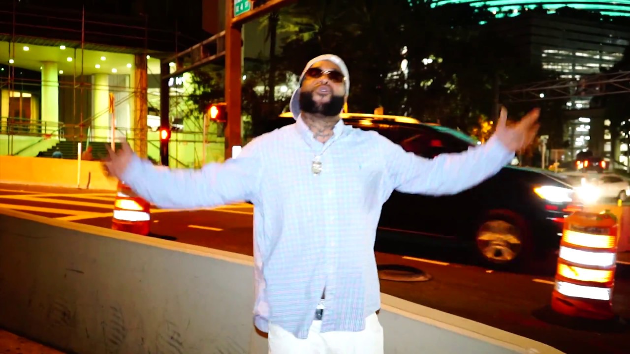 Viggie Versace - When plugs cry (Official Music Video)