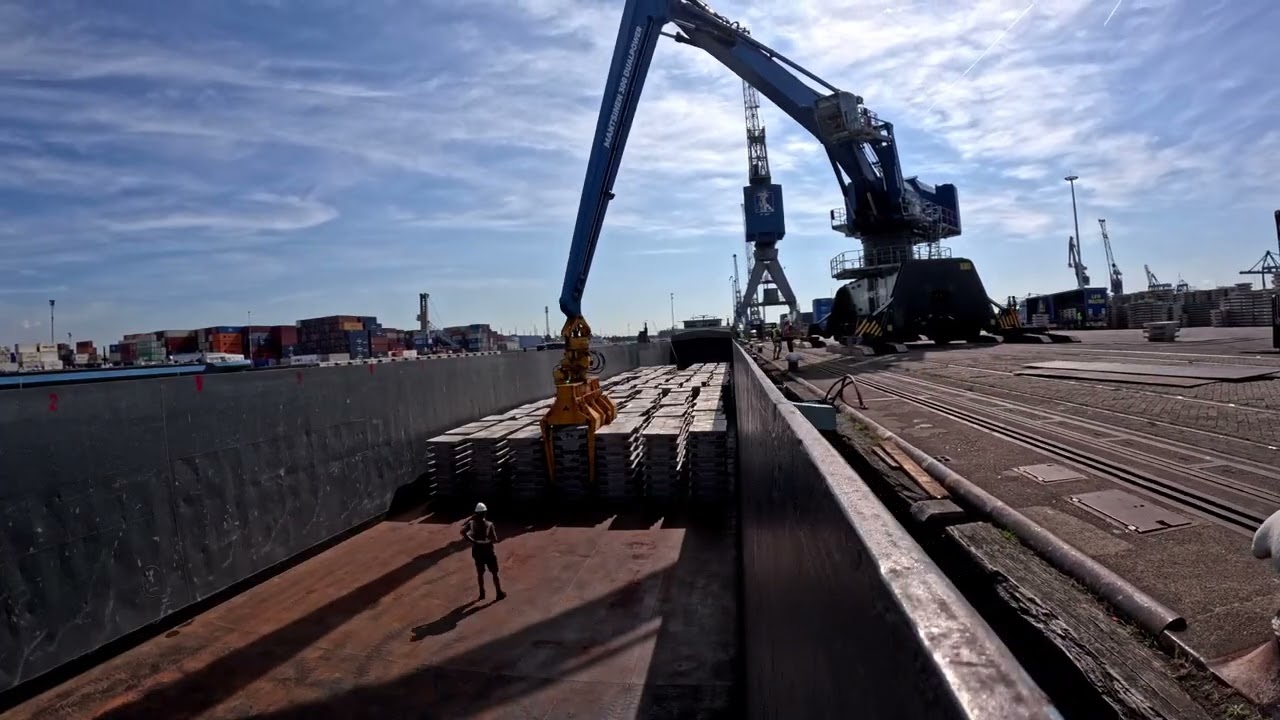 Laden in Rotterdam vervolgens richting Antwerpen.