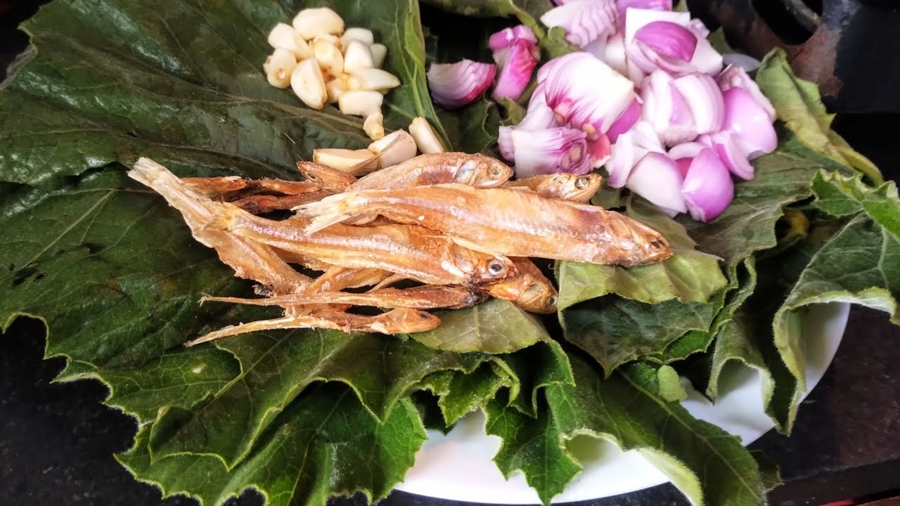 ঝাল ঝাল করে লাউ পাতা মোরোলা শুটকি মাছ বাটা খেতে খুব ভালো হয় 👍#subscribe 