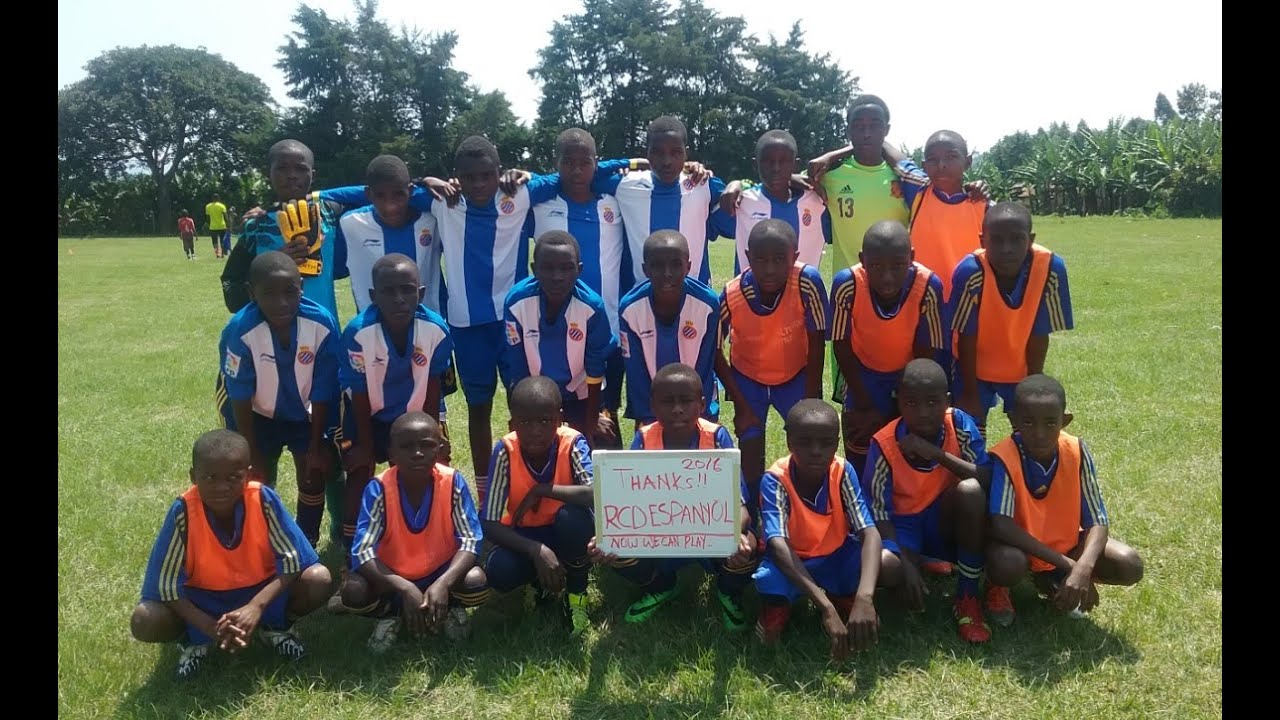 COL•LABORANT AMB UGANDA  - REVISTA RCDE #54 - ESTIU/VERANO/SUMMER 2016