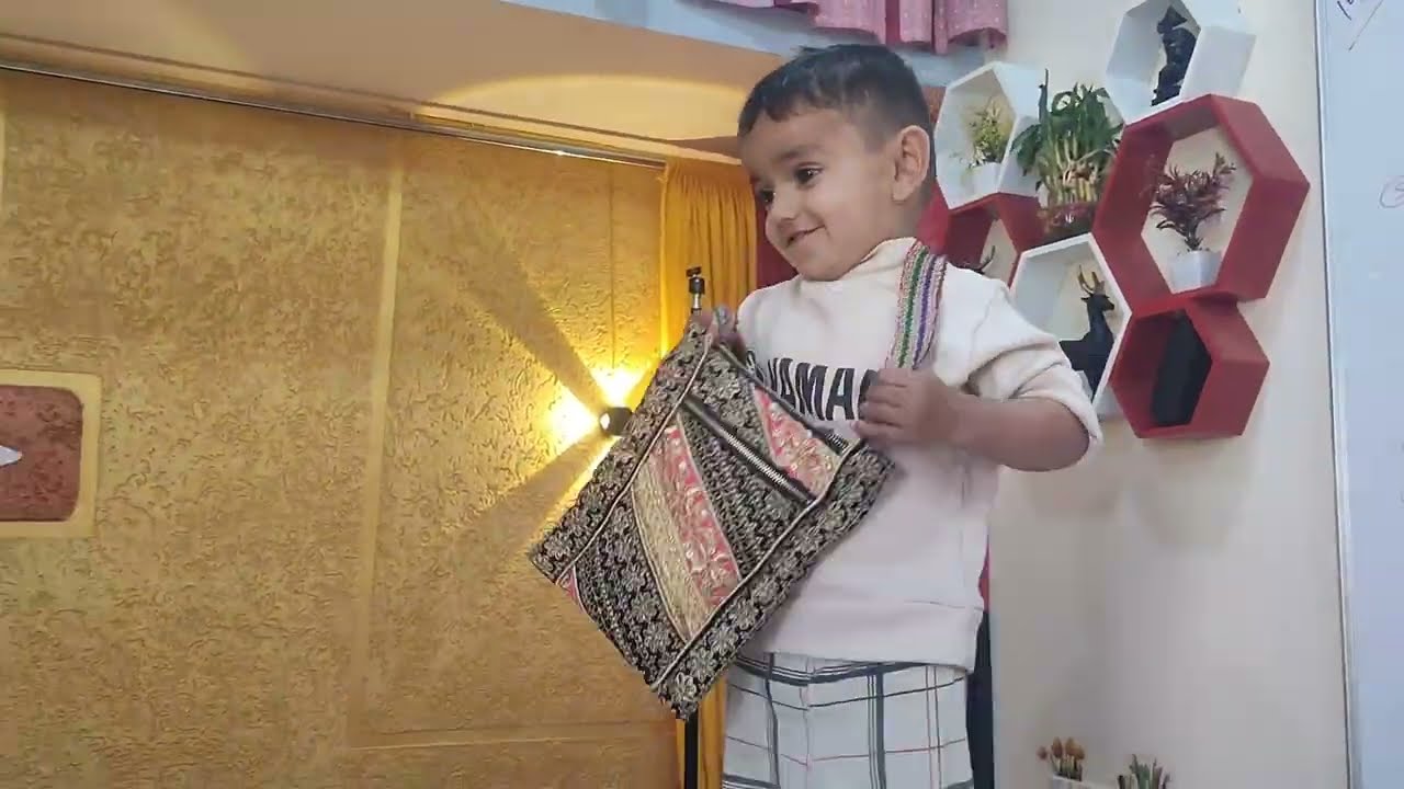 न्यू ट्रीक से बनाएं खूबसूरत हैंडबैग || Handbag cutting and stitching/ bag making/ Ladies purse/ Bag