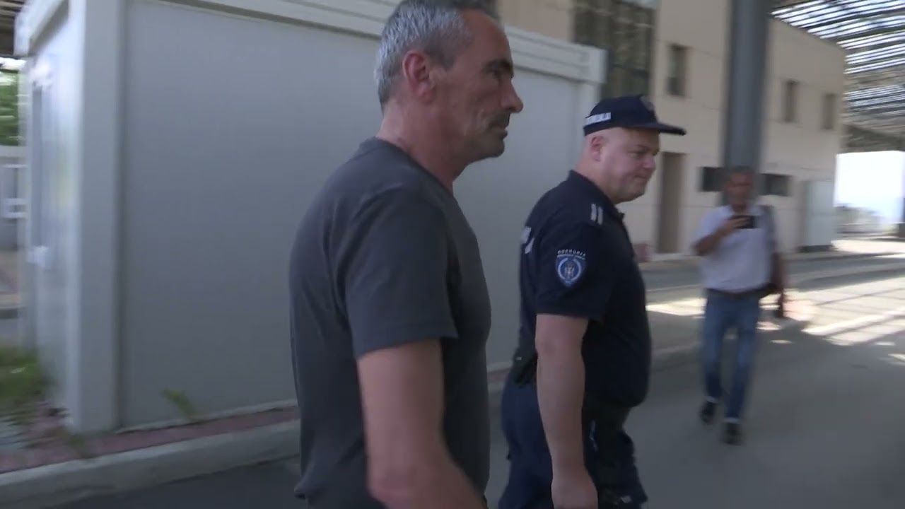 PUŠTENI KOSOVSKI POLICAJCI: Prelazak preko Merdara!