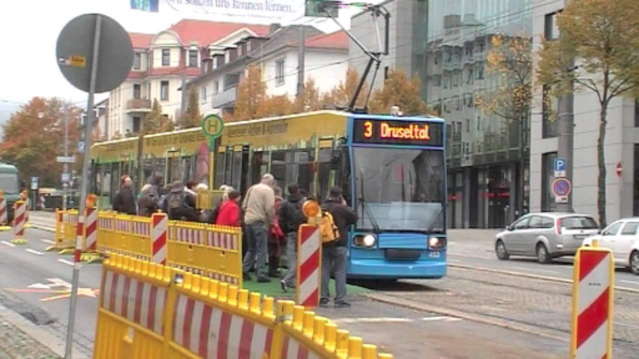 Tram Kassel: Umleitungsverkehr am Bahnhof Wilhelmshöhe, 14. Oktober 2013 (Description DE/EN)