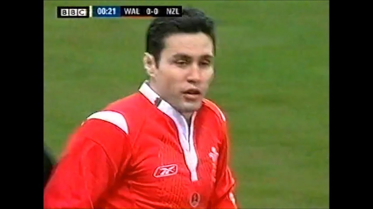 Stephen Jones playmaking and tactical kicking vs New Zealand 2004