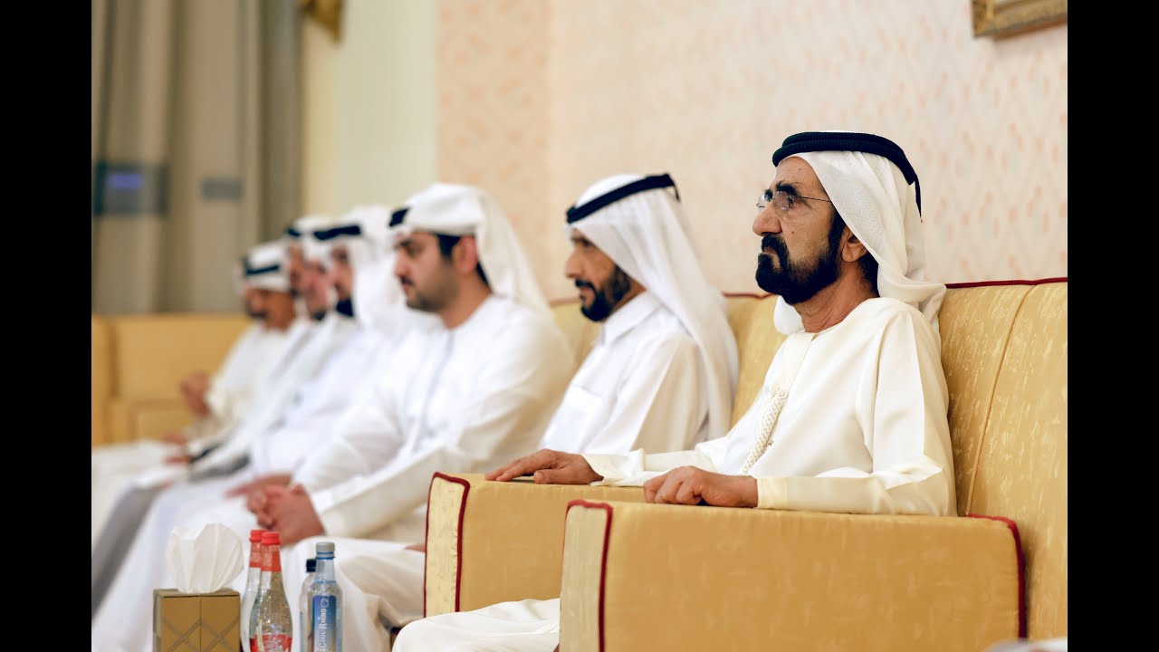 محمد بن راشد يلتقي جمعاً من أعيان البلاد والتجّار ورجال الأعمال والمستثمرين