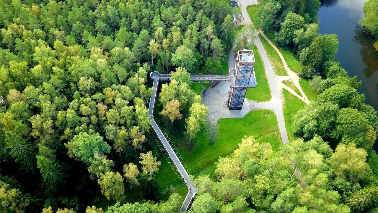 Virš Lietuvos: Anykščių Medžių lajų takas, Šventosios slėnis. Drone 4k Lithuanian nature aerial