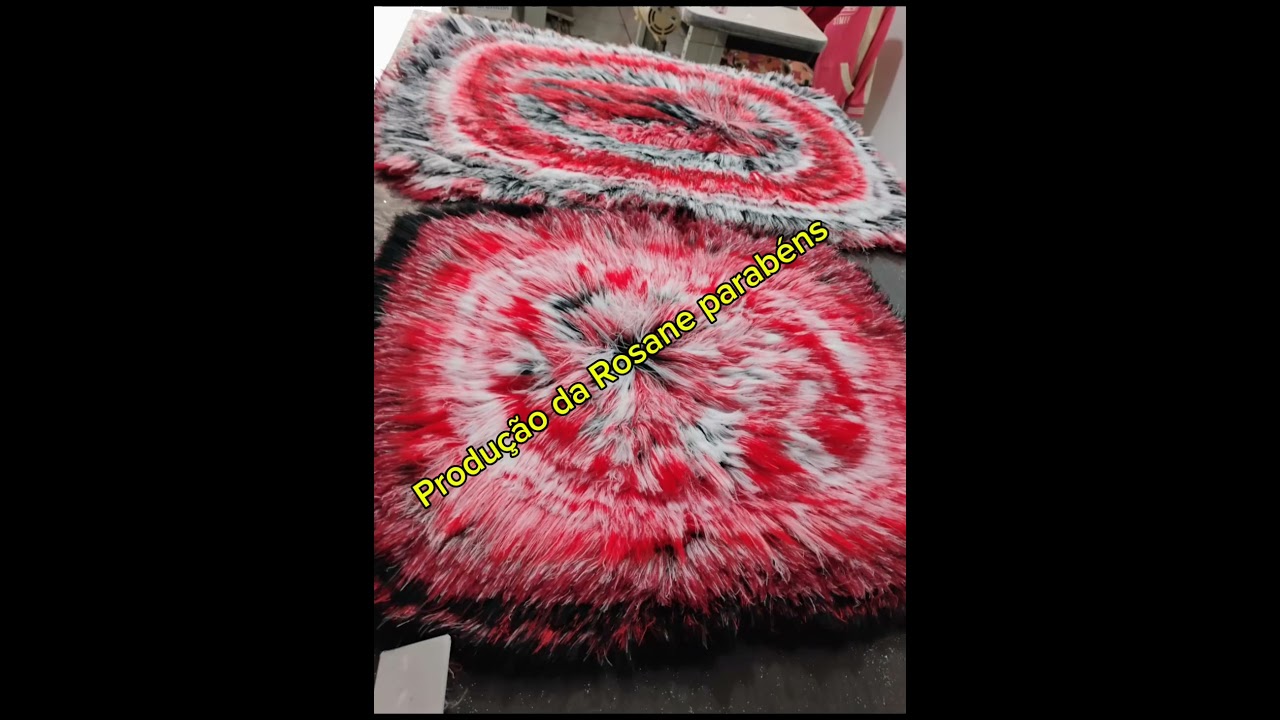 Produ&ccedil;&atilde;o de tapetes feito com tirelas #oquesobroudomeumaterial #artesanato