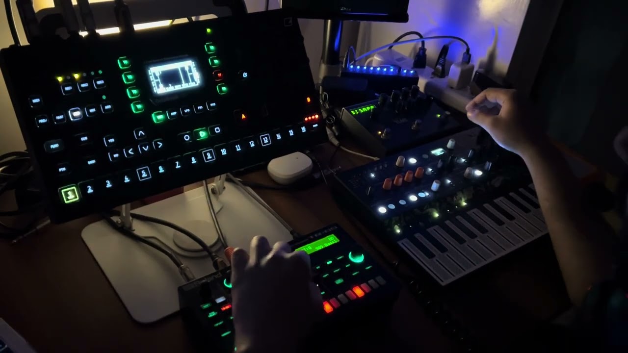 Live Techno and sampling w/ Octatrack Microfreak TR6S