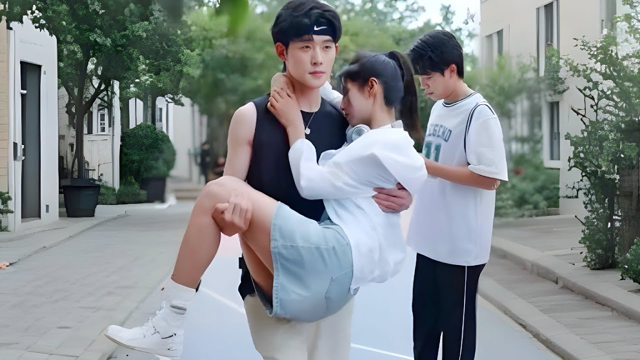 بنـت زي القمر اسـرتها مش بيحـبوها ولكن القـدر بيبعتـلها شاب وسيم بيقـرر ياخـذها منـهم ملخص كامل