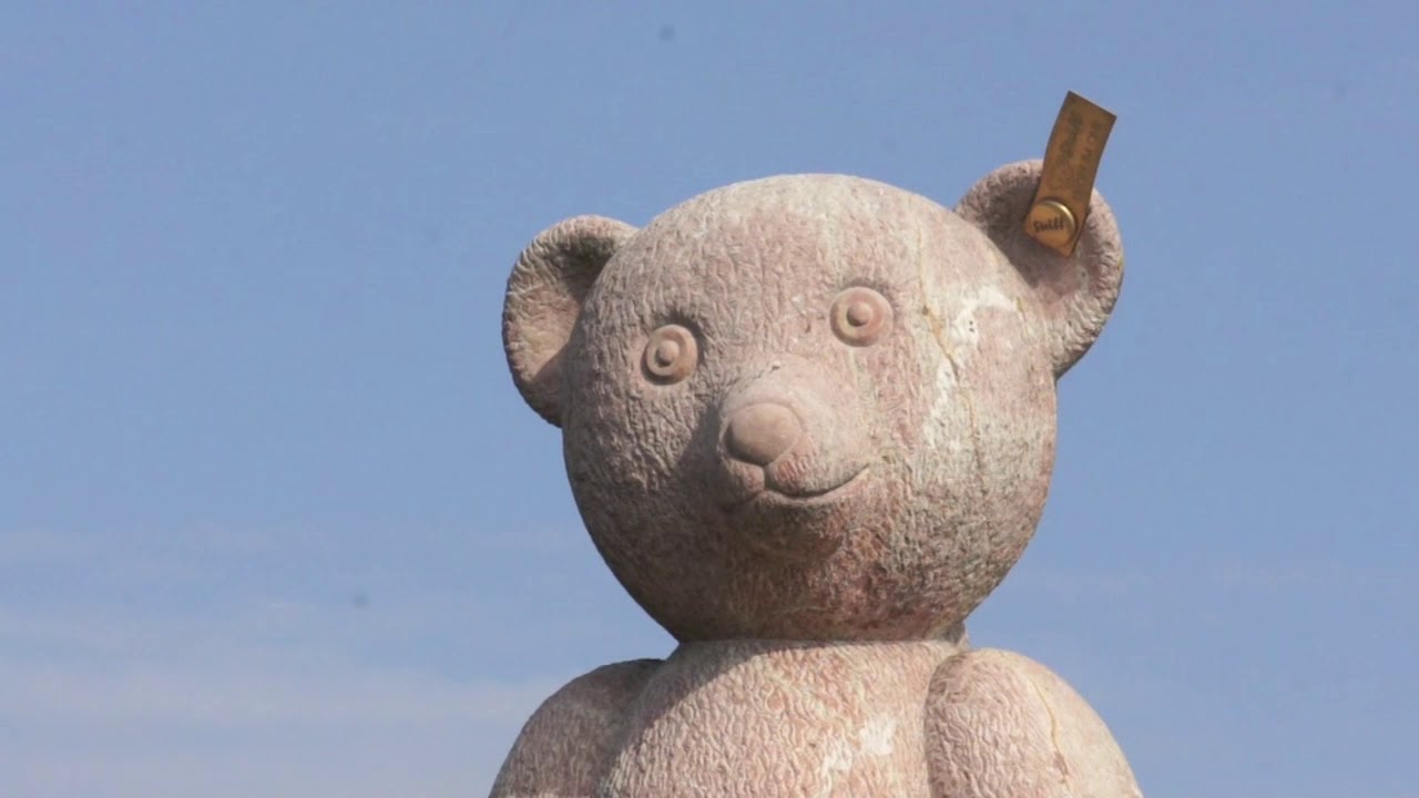 Abschied vom Teddy auf dem Kreisel bei Giengen