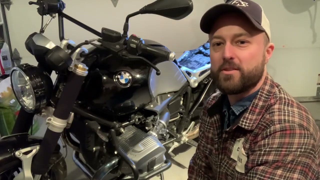Remplacer batterie et filtre à air R Nine T 2015
