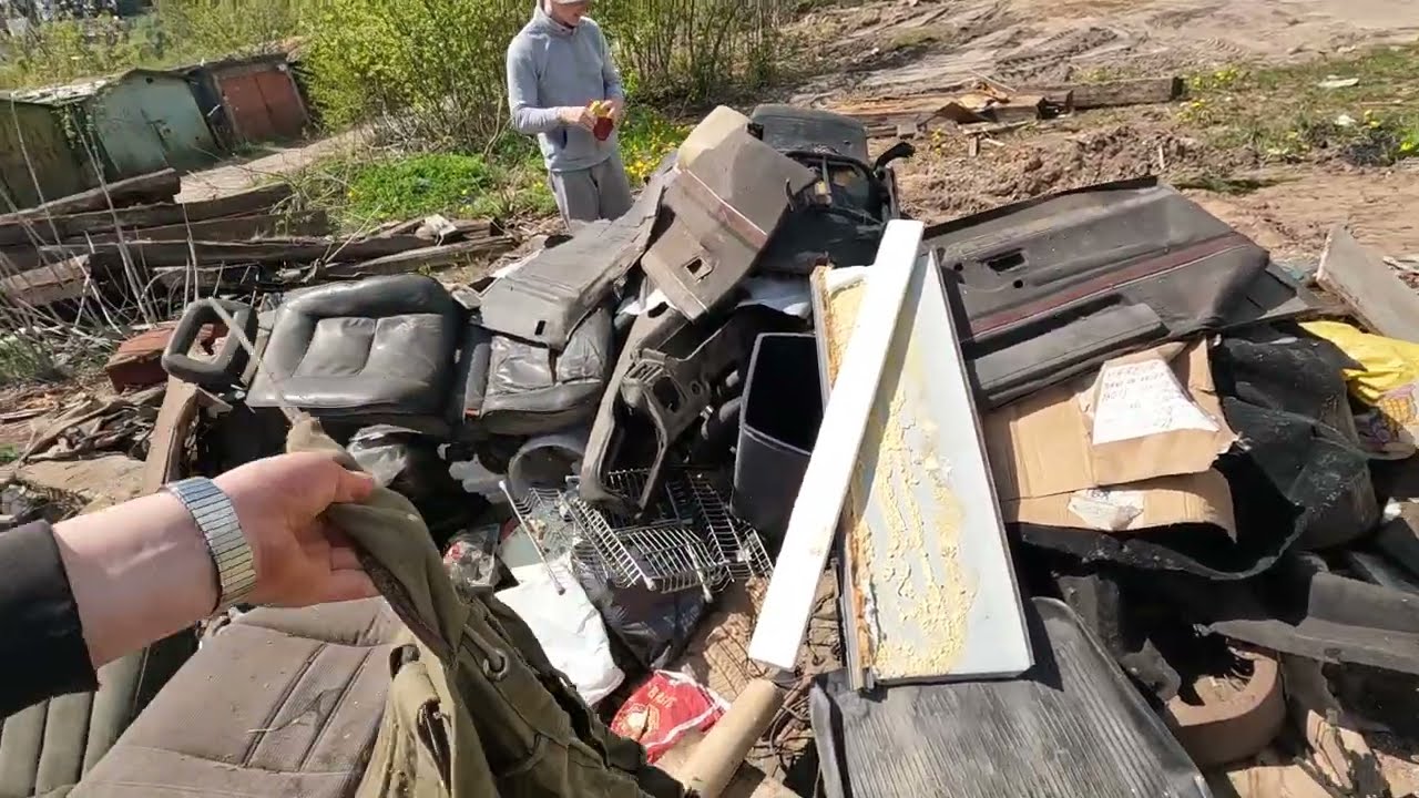 ЖЕСТЬ Люди бросили всё сносят гаражи