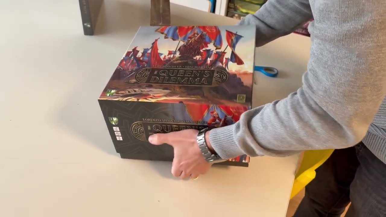 The Queen's Dilemma Unboxing 2