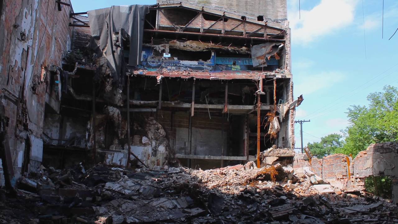 The Razor's Edge: Set, Scenic Art & Props