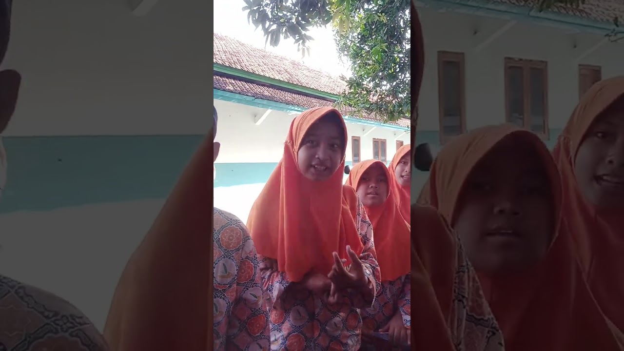 Belajar Dan Bermain bersama Anak-Anak madrasah Al Hikmah
