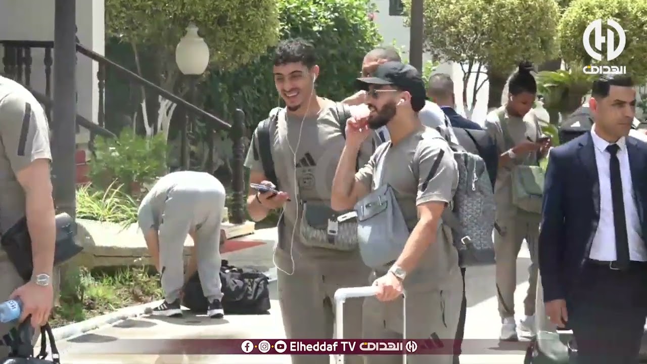 شاهد ... المنتخب الوطني الجزائري يشد الرحال إلى السويد
