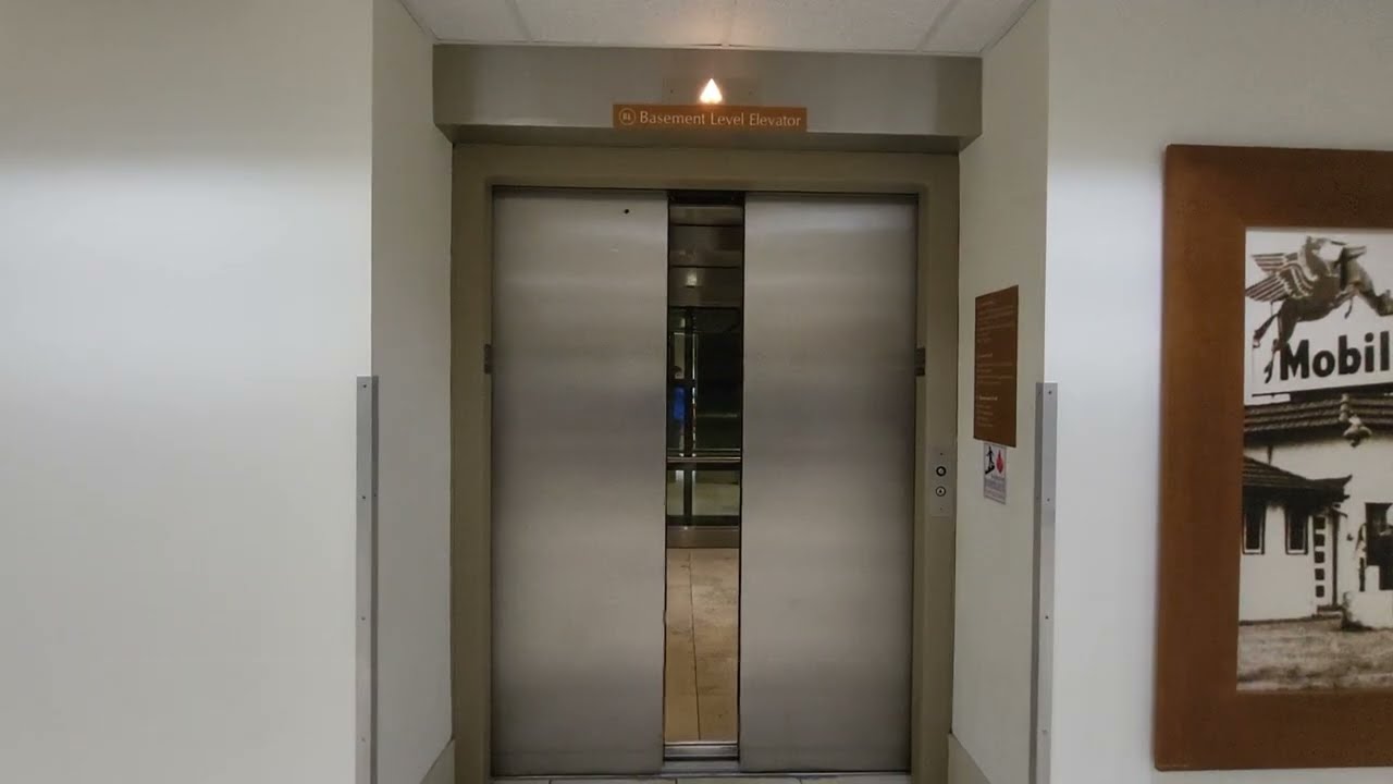 Riding My Favorite Childhood Montgomery Hydraulic Elevator @ Eden Prairie Center - Eden Prairie MN