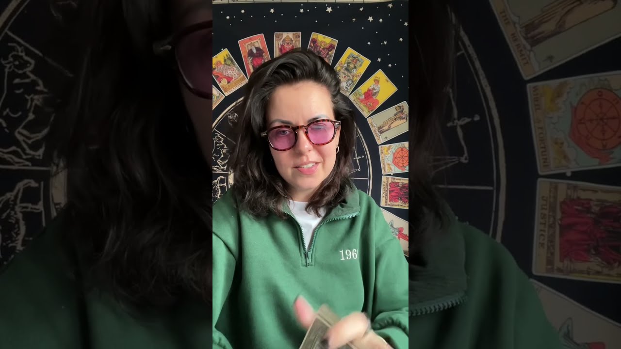 «ЧТО ОН СОБИРАЕТСЯ ДЕЛАТЬ » ? #таро #tarot #гадание #картытаро #раскладонлайн +79537125888