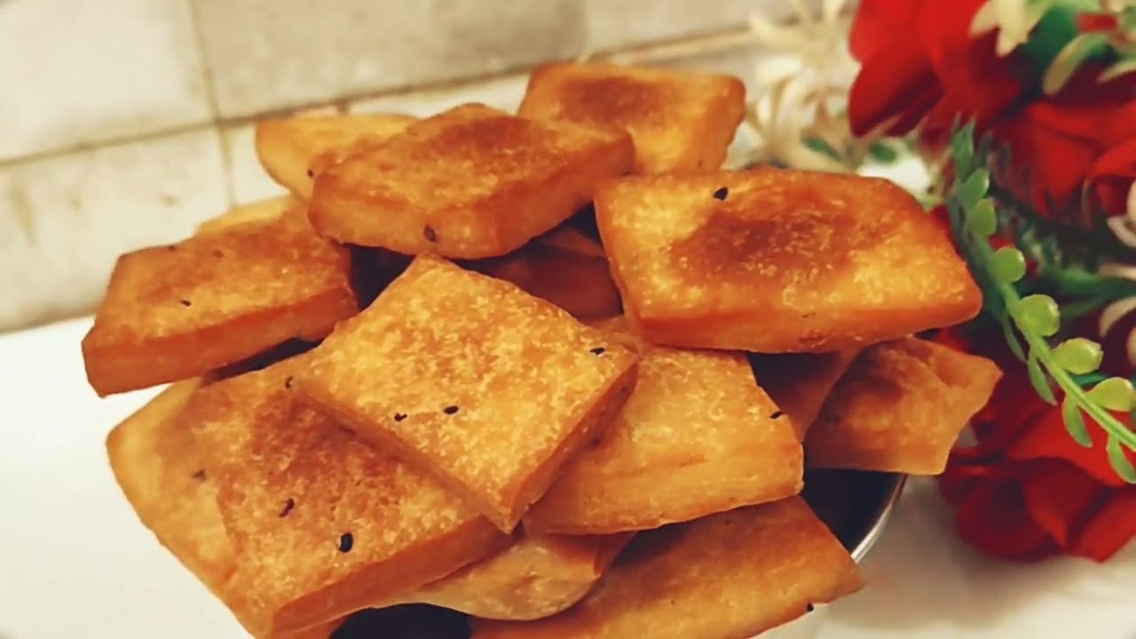 एक सीक्रेट ट्रिक से बने सुपर खस्ता नमक पारे