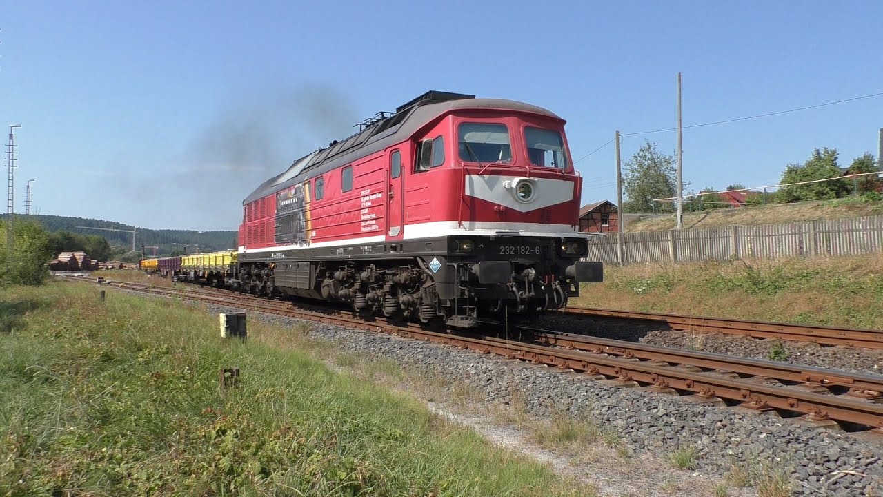 WFL 232 182-6 m&uuml;ht sich mit einem Schwellenzug in Oberhof