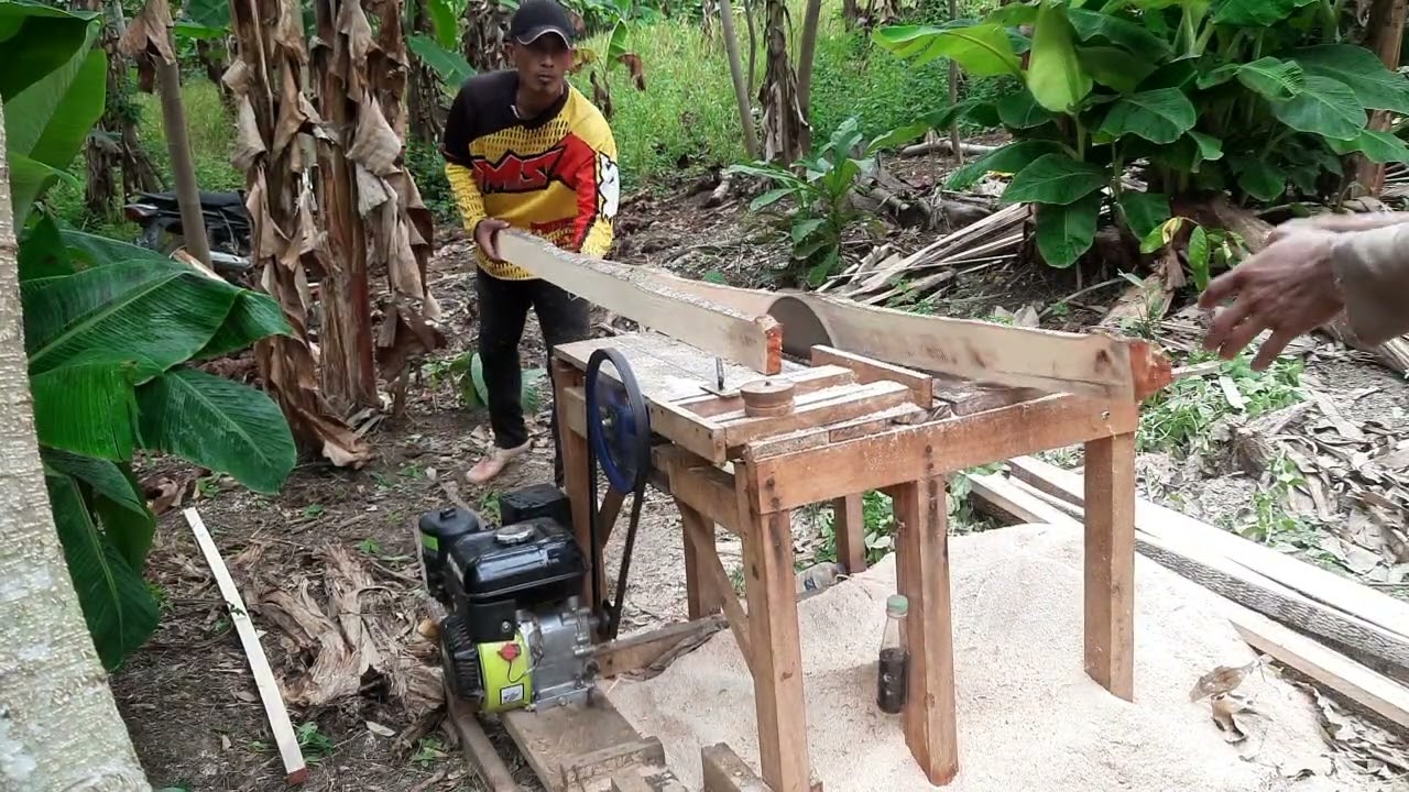 lagi belajar nyirkel mini , kayu bayur dibikin bahan reng 2 x3