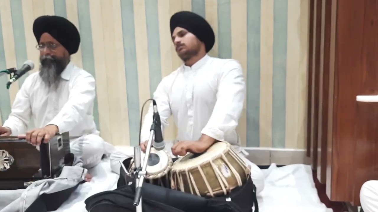 ਜੋ ਮਾਗਹਿ ਠਾਕੁਰ ਅਪੁਨੇ ਤੇ ਸੋਈ ਸੋਈ ਦੇਵੈ।।