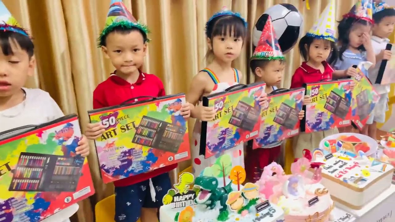 TIỆC BUFFET CUỐI NĂM VÀ SINH NHẬT CHO CÁC BÉ THÁNG 5 - CHỤP KỶ YẾU CHO CÁC BÉ SINH NĂM 2015 | HOAMI