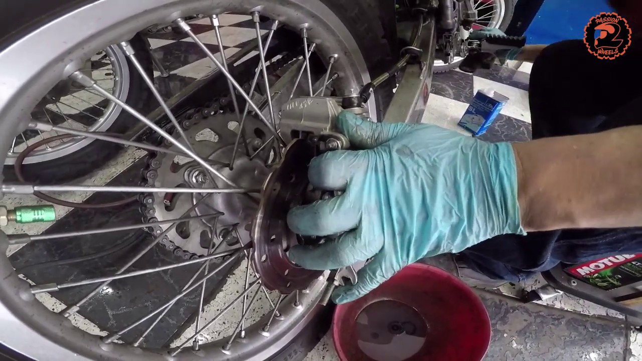 #passion2wheels  | Mantenimiento de Frenos (KLX 150)