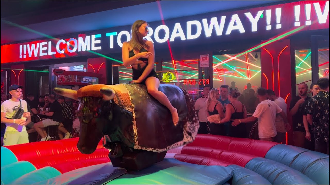 Pretty 🤪✌️😳  girl from western riding mechanical bull riding #benidromtoro August 3rd 2024