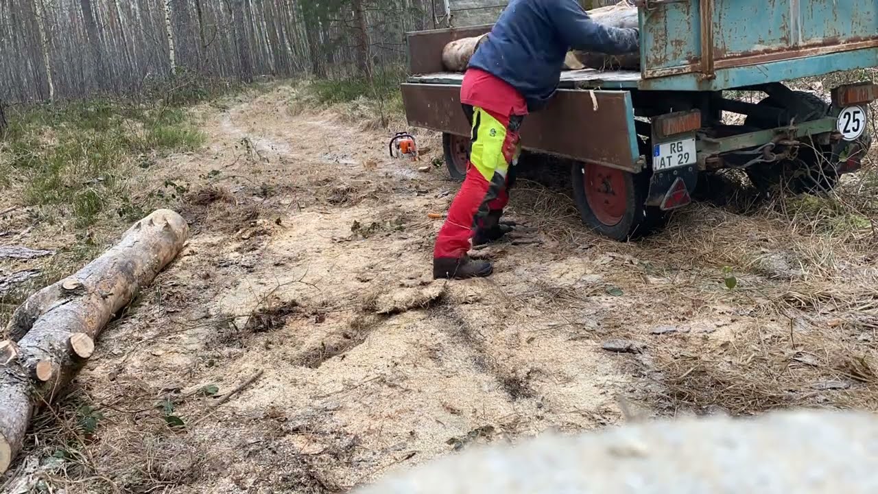 Holzladen per Hand.